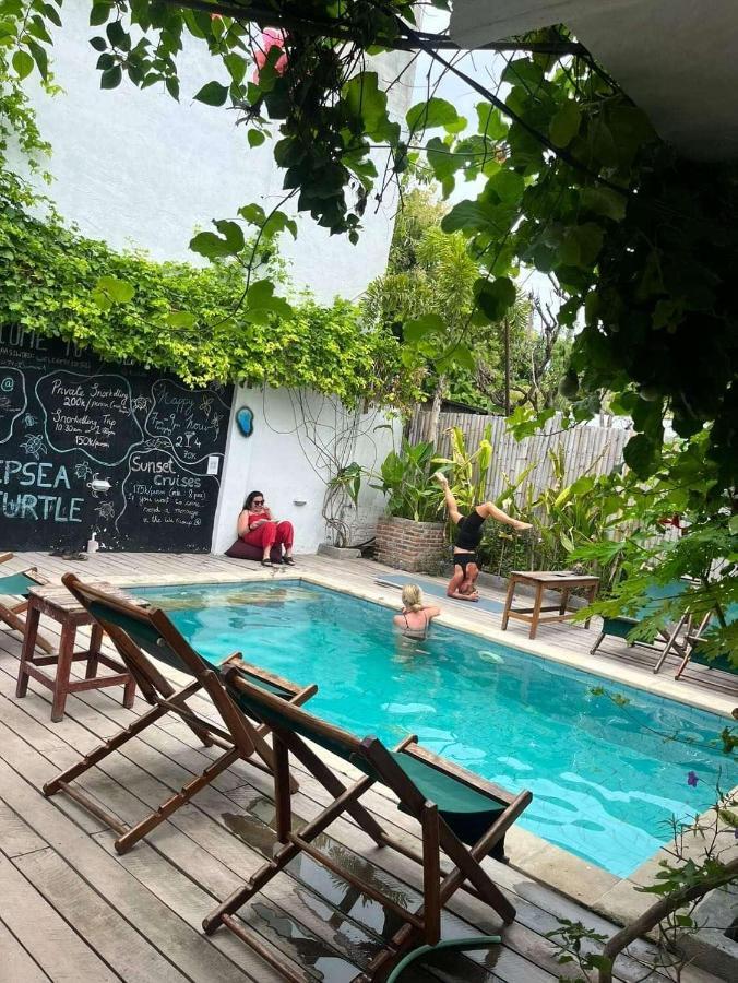 Tipsea Turtle Rooftop Hostel Gili Trawangan Dış mekan fotoğraf